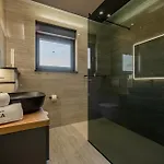 Feriehus 5 Bedroom Beautiful In Privlaka (Zadar)