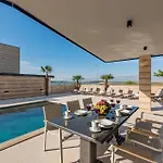 Semesterbostad 5 Bedroom Beautiful In *