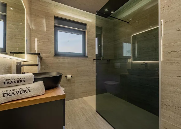 Дом отдыха 5 Bedroom Beautiful In Привлака