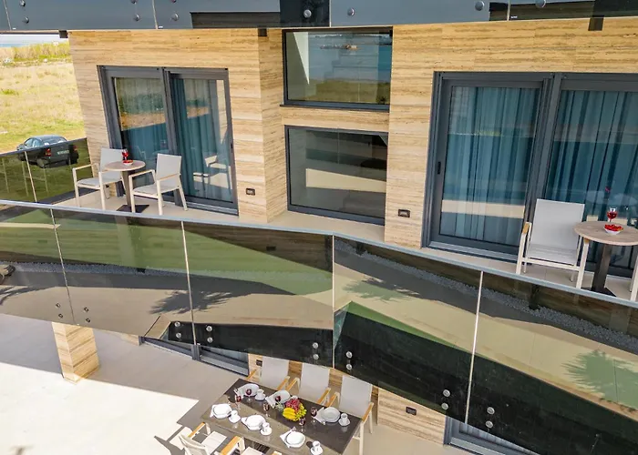 Дом отдыха 5 Bedroom Beautiful In Привлака