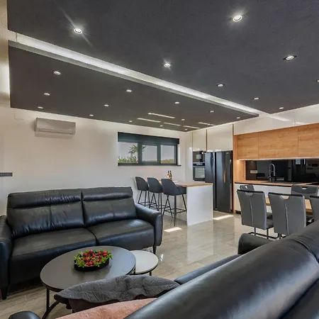 5 Bedroom Beautiful In Vikendica Privlaka (Zadar)