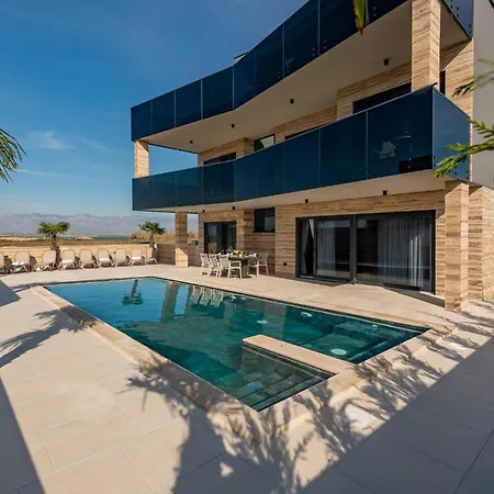 5 Bedroom Beautiful In 펜션