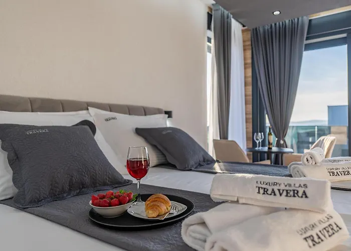 5 Bedroom Beautiful In *