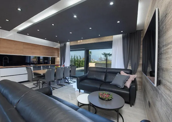 5 Bedroom Beautiful In