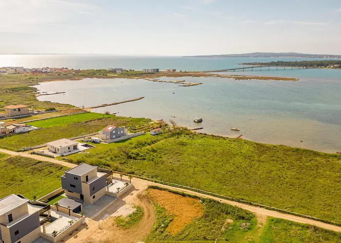 Vikendica 5 Bedroom Beautiful In Privlaka (Zadar)